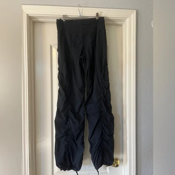Lululemon Dance Studio Black LINED Women'sSz 6 Mid- Rise Pants - Picture 2 of 10